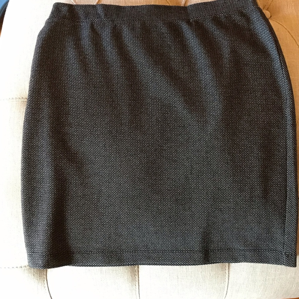 Ann Taylor stretch pencil skirt